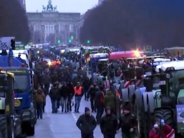 Στους δρόμους ξανά οι αγρότες και οι οδηγοί φορτηγών στο Βερολίνο