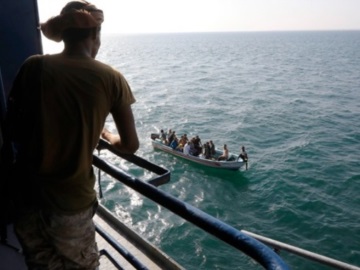 Μειώθηκε κατά 42% η κίνηση εμπορικών πλοίων μέσω της Διώρυγας του Σουέζ λόγω των επιθέσεων των Χούθι στην Ερυθρά Θάλασσα