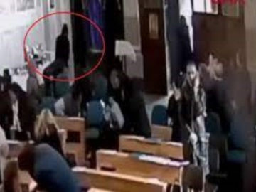 Βίντεο ντοκουμέντο: Η στιγμή των πυροβολισμών στην καθολική εκκλησία στην Κωνσταντινούπολη