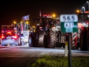 Αγρότες που διαμαρτύρονται εμποδίζουν τα φορτηγά να διασχίσουν τα βελγοολλανδικά σύνορα