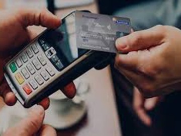 Έρευνα: 7 στους 10 Έλληνες αγοράζουν μόνο οnline και πληρώνουν με κάρτα