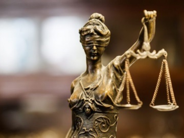 Τέμπη-Ένωση Δικαστών και Εισαγγελέων: “Η αλήθεια γι’ αυτή την ανείπωτη τραγωδία θα λάμψει”