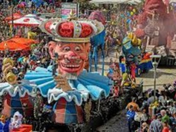 Καρναβαλικές εκδηλώσεις: “Βούλιαξαν” Πάτρα και Ξάνθη σε νυχτερινό ξεφάντωμα- Σήμερα η μεγάλη παρέλαση