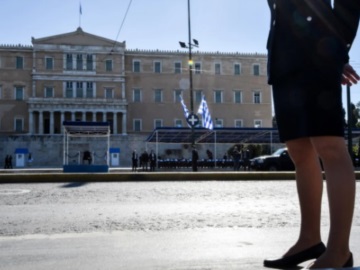 25η Μαρτίου: «Πόλεμος» ΝΔ-ΣΥΡΙΖΑ για «επεισόδια» στις παρελάσεις