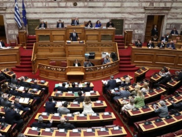 Βουλή: Καταψηφίστηκε η πρόταση δυσπιστίας για τα Τέμπη