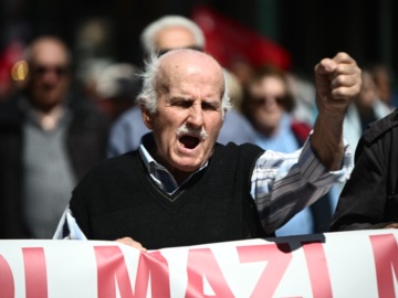 Βγήκαν στους δρόμους οι συνταξιούχοι: Έκαναν συγκέντρωση διαμαρτυρίας και πορεία – Τα αιτήματά τους