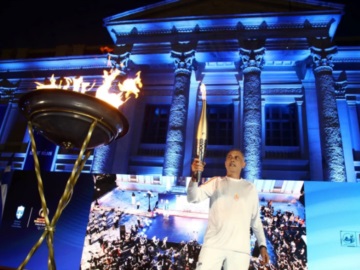 Ο Πειραιάς υποδέχθηκε την Ολυμπιακή Φλόγα