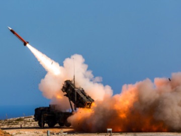 Συναγερμός στη Μέση Ανατολή: «Πύραυλοι του Ισραήλ έπληξαν στρατιωτική βάση στο Ιράν» – Καταρρίφθηκαν drones, δεν έχει γίνει «επίθεση με πυραύλους ως τώρα» λέει η Τεχεράνη