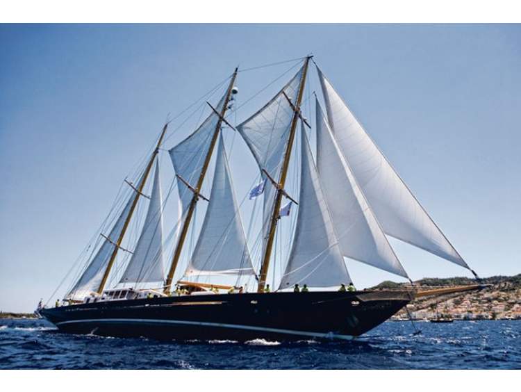 Στη γαλαζοπράσινη  Ελληνική Ριβιέρα τα  ωραιότερα σκάφη του κόσμου