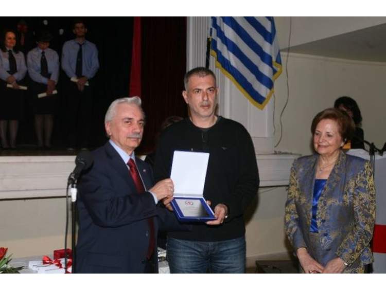 Ο Ελληνικός Ερυθρός Σταυρός τίμησε τον Γιάννη Μώραλη
