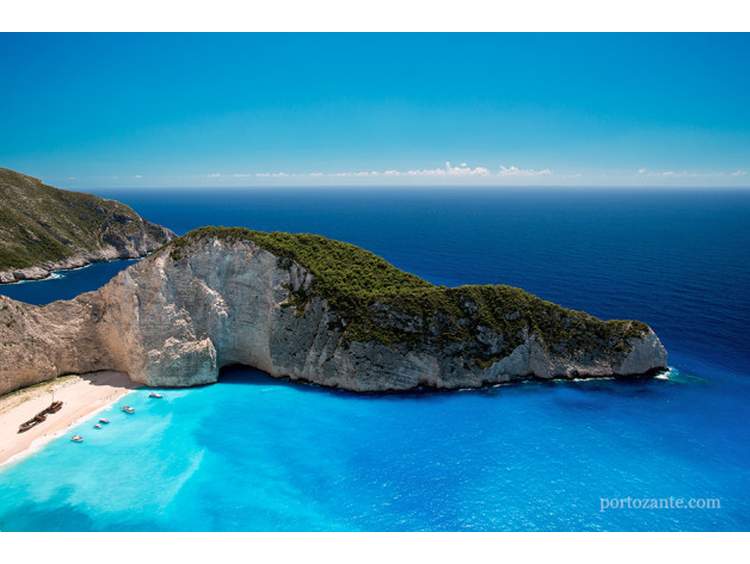 Chronicle: Τα ελληνικά νησιά στους 25 καλύτερους κοντινούς αεροπορικούς προορισμούς για τους Βρετανούς