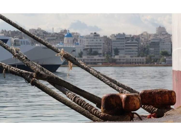 Δεμένα σήμερα τα πλοία στα λιμάνια λόγω της απεργίας της ΠΝΟ