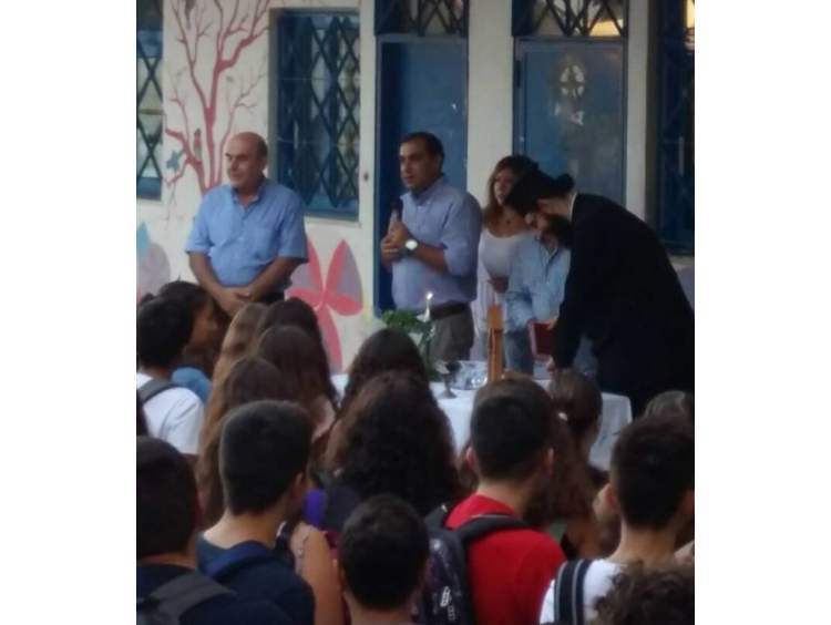 Παρουσία Κώστα Κατσαφάδου στην τελετή αγιασμού σε σχολεία του Πειραιά